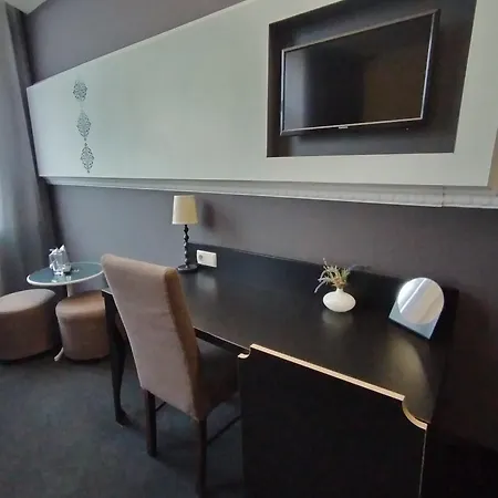 Cattleya Boutique Hotel Roese