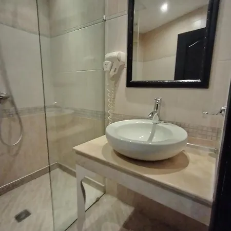 מלון Cattleya Boutique רוסה