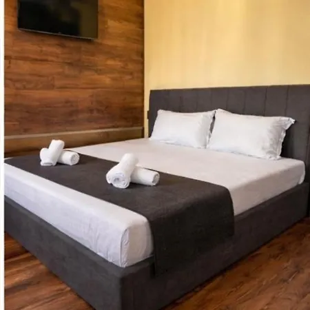 Hotel Cattleya Boutique Roese